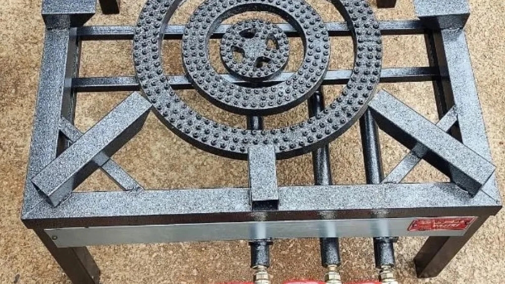موقد غاز ذو ثلاث شعلات موقد غاز ذو ثلاث شعلات